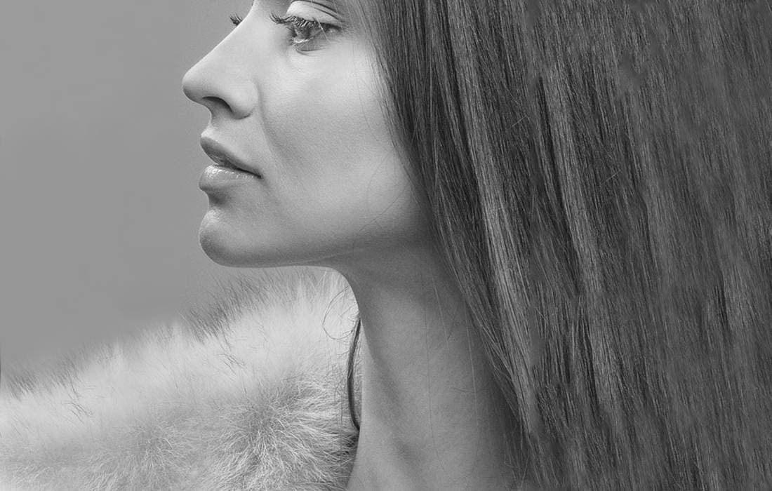 Chin lift treatment for reducing a double chin