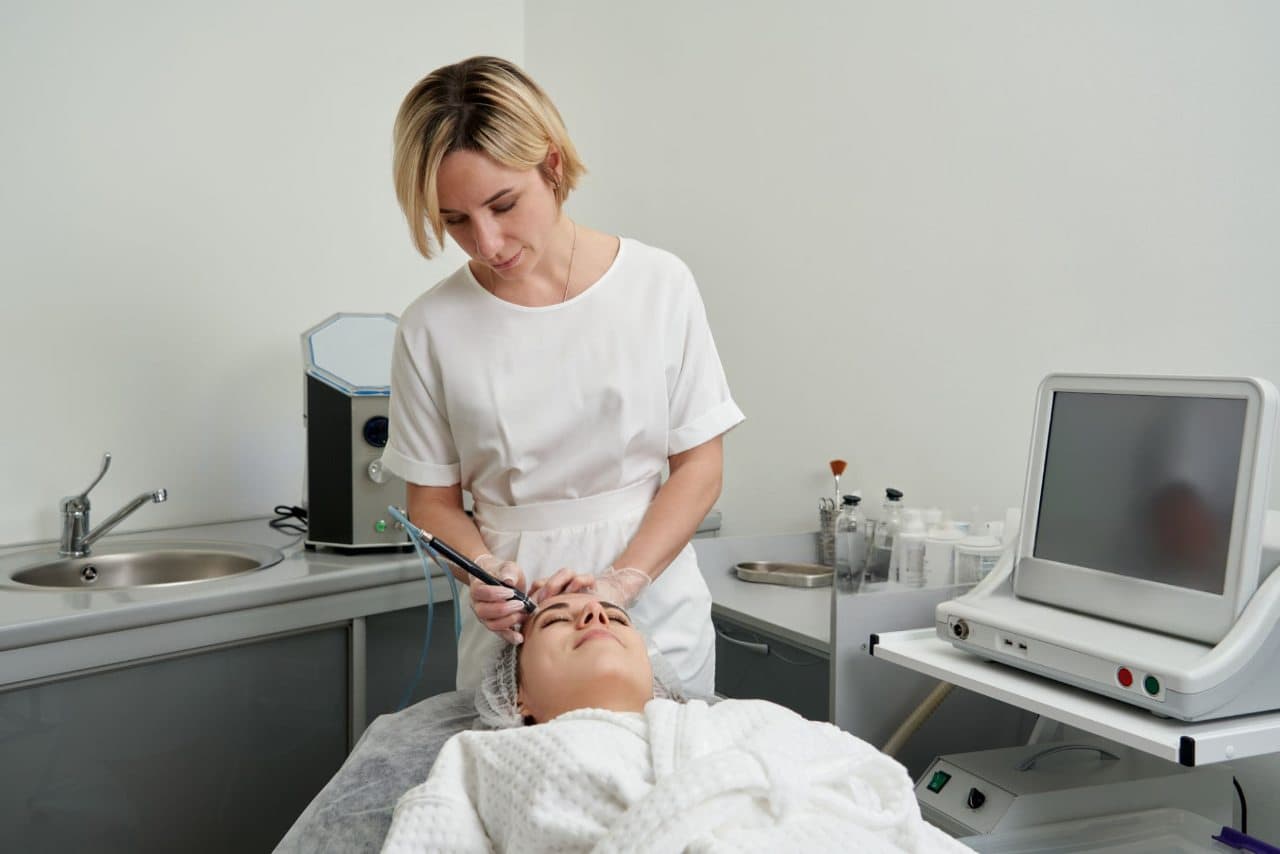 Hydro-dermabrasion facial treatment for deep cleansing and hydration